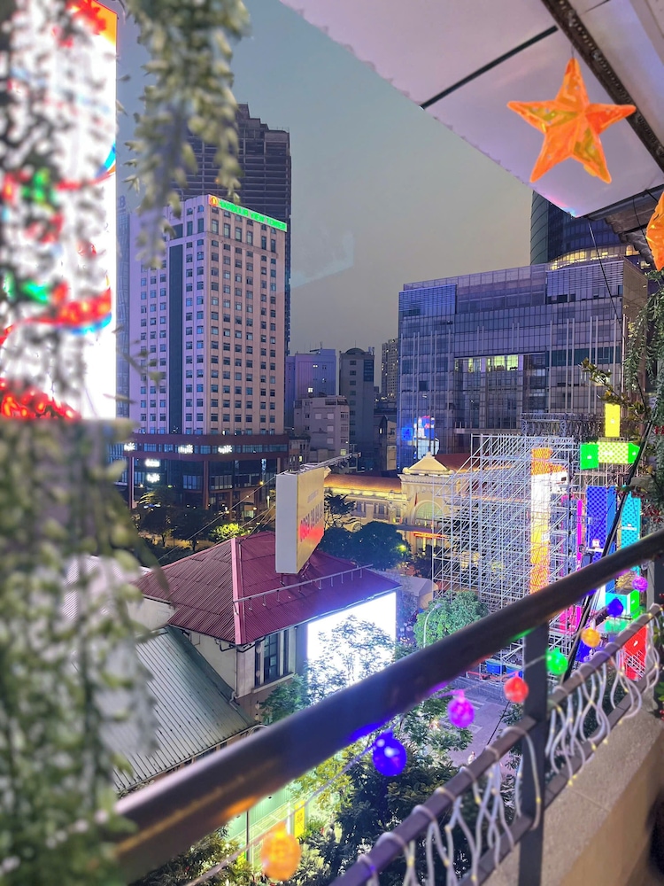 1 BR Nguyen Hue Walking St Bitexco