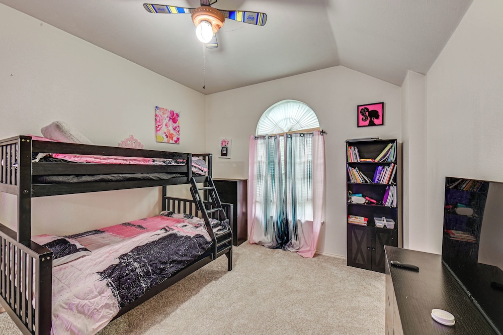 Shop, Play & Explore: Family Home in Allen