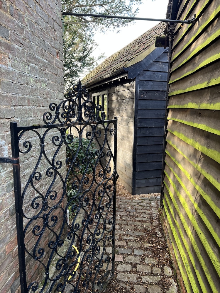 Harlington Manor