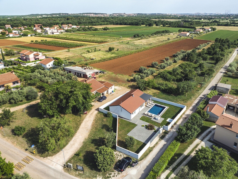 House in Valbandon Near Brijuni National Park view 5