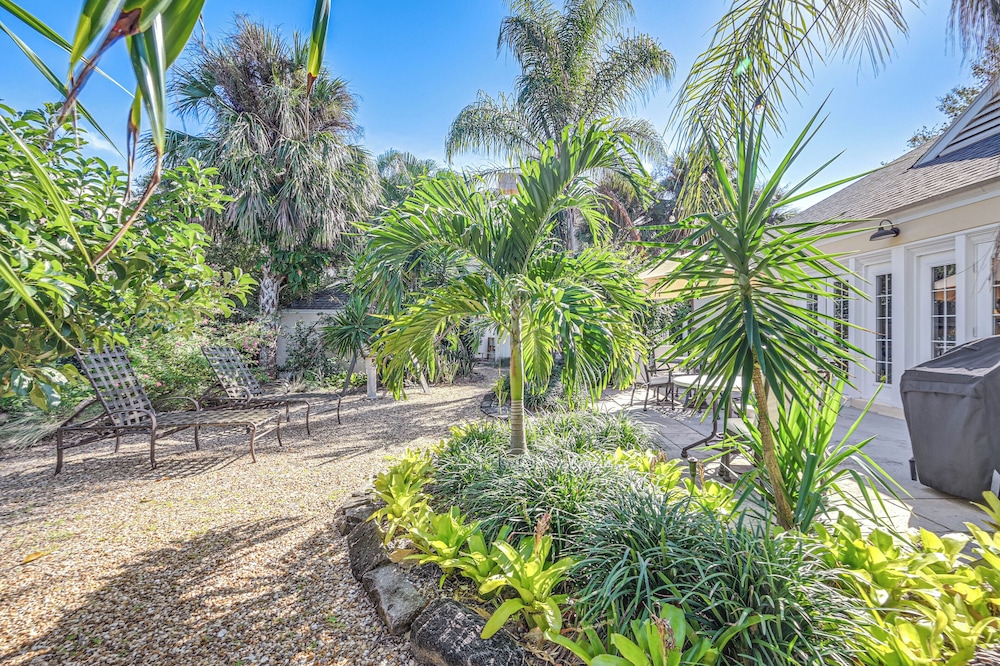 1 Block to Beach - Home w/ Pool in Old Naples!