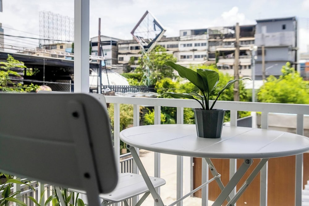 Tiny House Srinakarin At Sri Bearing Station