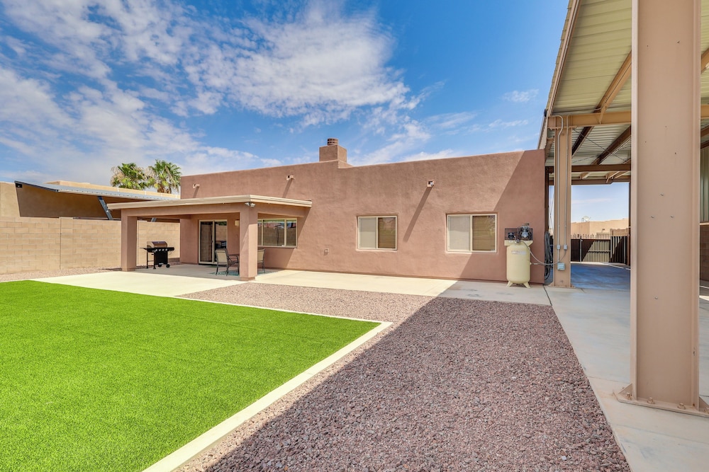 1 Mi to Golf Course: Yuma Oasis w/ Furnished Patio