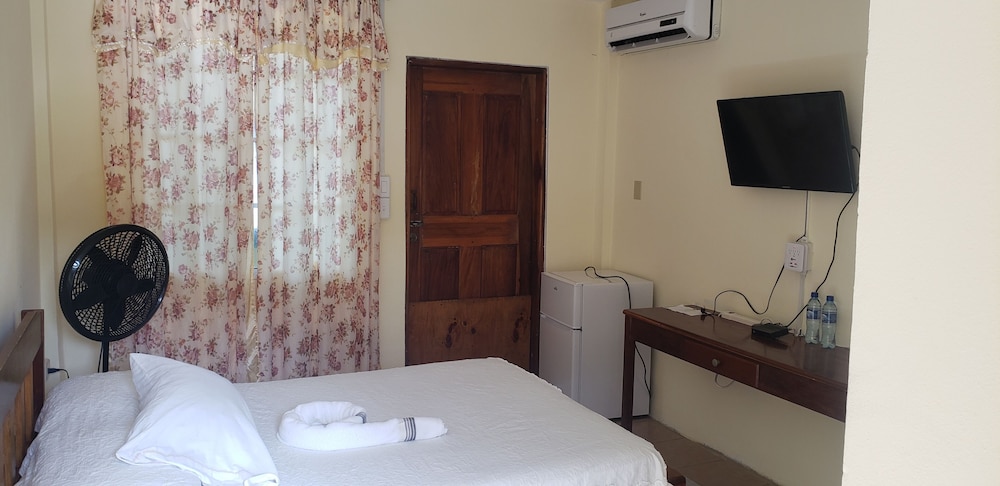Belize Vacations - Pal's on the Beach - A Gold Standard Hotel - Property Image 76