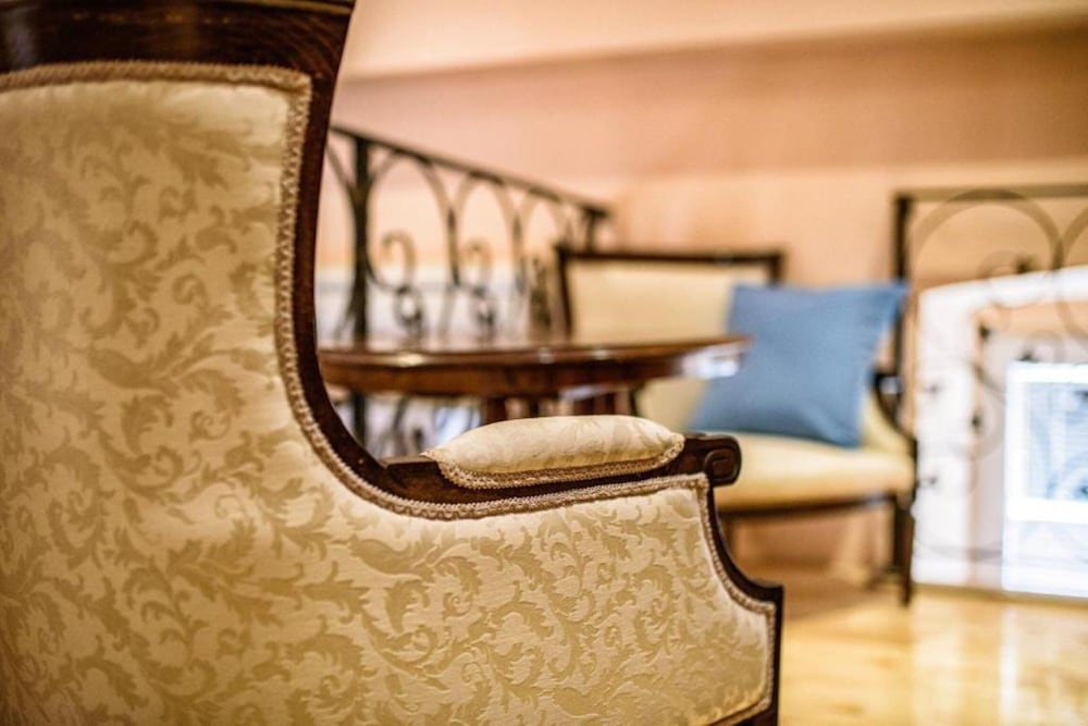 Amoret Apartments