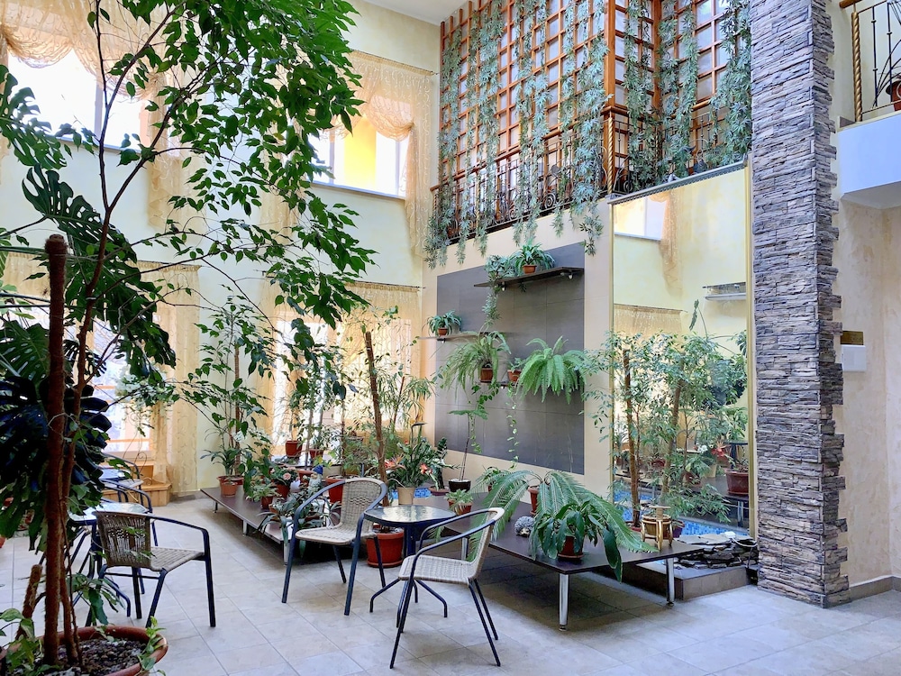Almaz Hotel