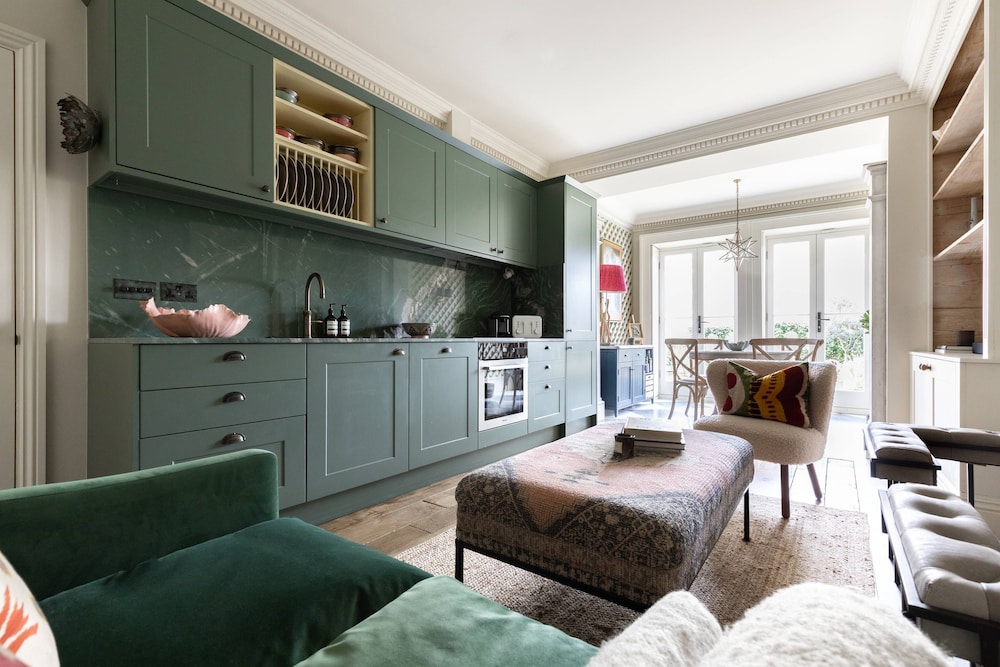 Ladbroke Gardens VII by Onefinestay