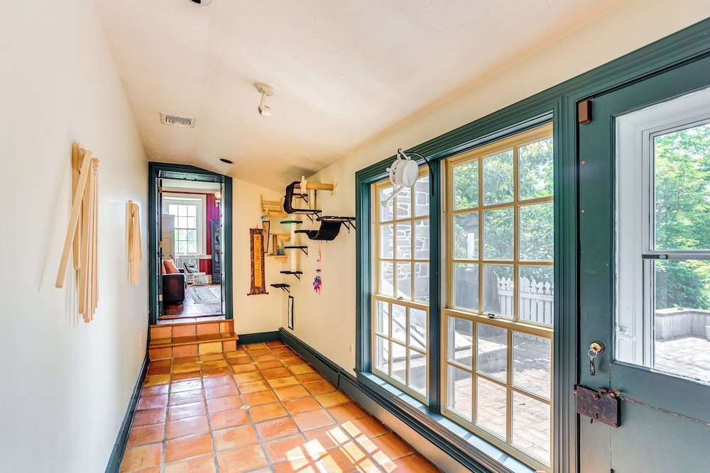 8 Mi to Reading: Spacious Farmhouse Retreat!