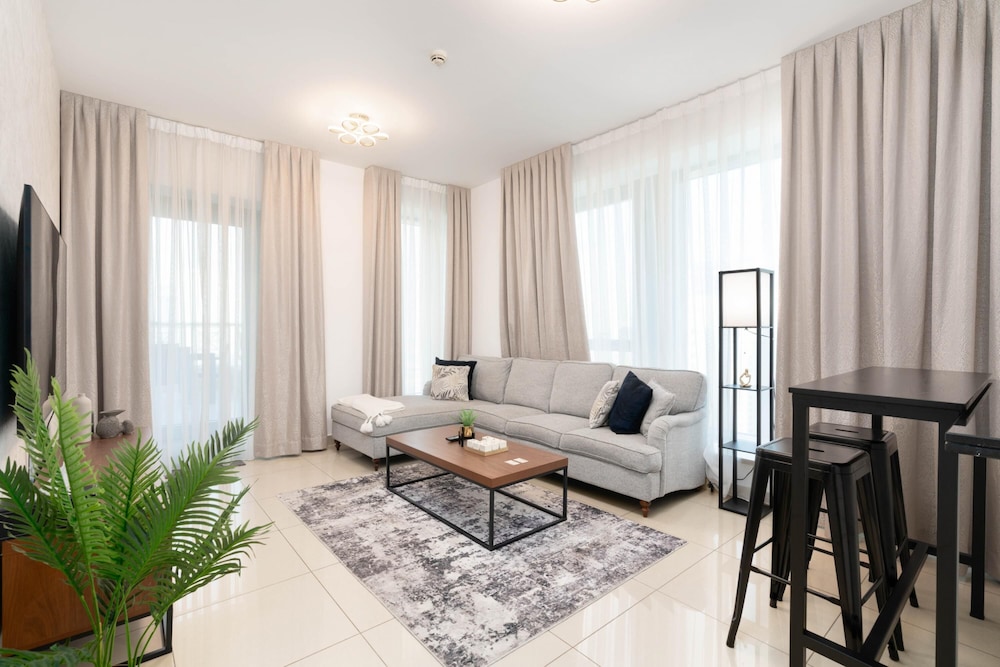 Luxury 2BR Downtown Apt With Burj Khalifa View