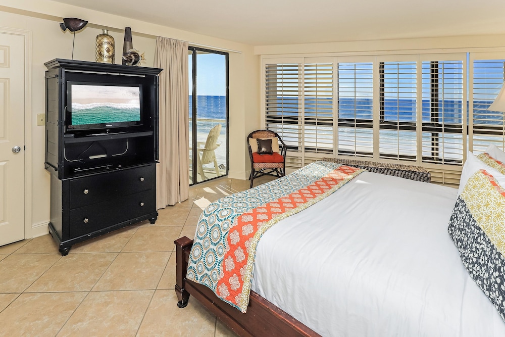 Beachside Two 4253 view 5