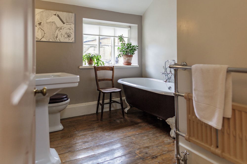 Artisan Hall Stunning Grandeur Cotswolds