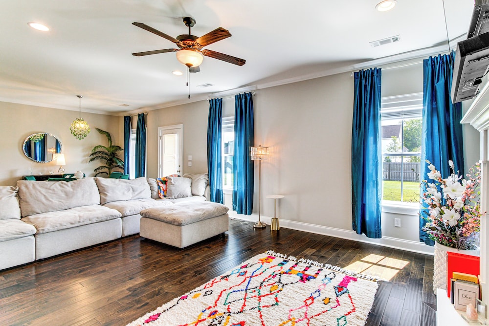 4 Mi to Dtwn: Stylish Home w/ Large Yard in Dothan