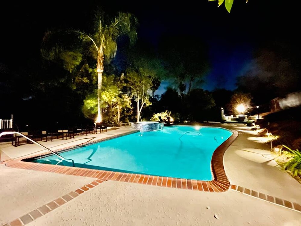 Pacific Dreams at Woodland Hills Distinguished 8 Br 6 5 BA Residence With Pool and Spa Sleeps 16