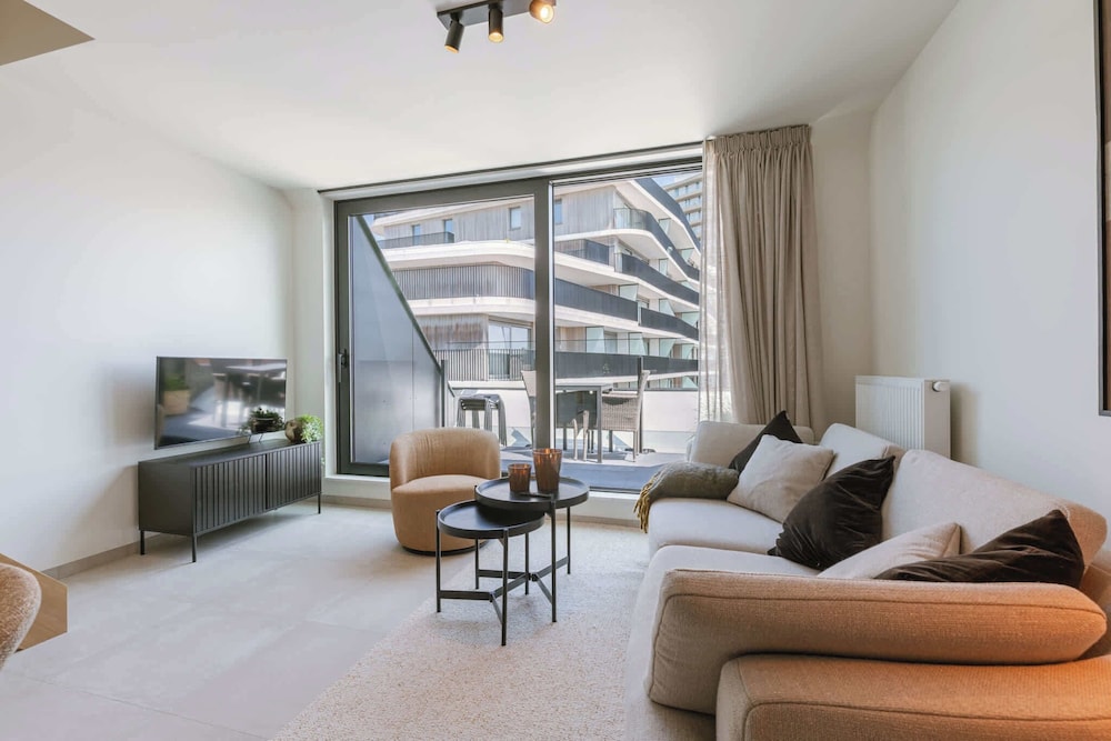 Huswell x Bel Air - Modern City Apartment With Terrace Designer Touches