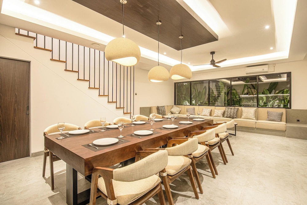 Tropical Elegance 5BR Canggu Villa Near Beach