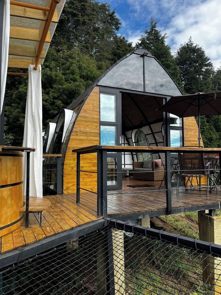 Lakeside Glamping With View, Fire Pit & Hammock