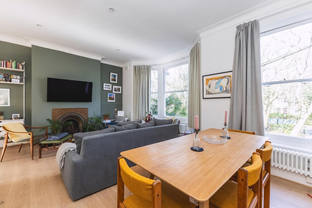 Leafy & Stylish Brixton Retreat