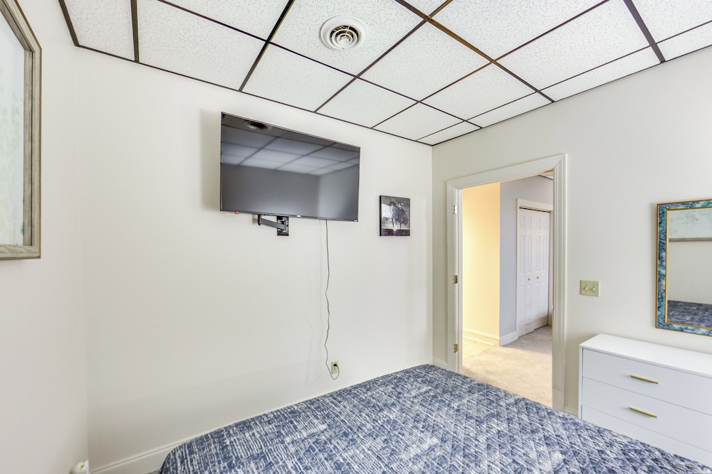 1 Mi to Dtwn: Cozy Retreat in New Kensington!