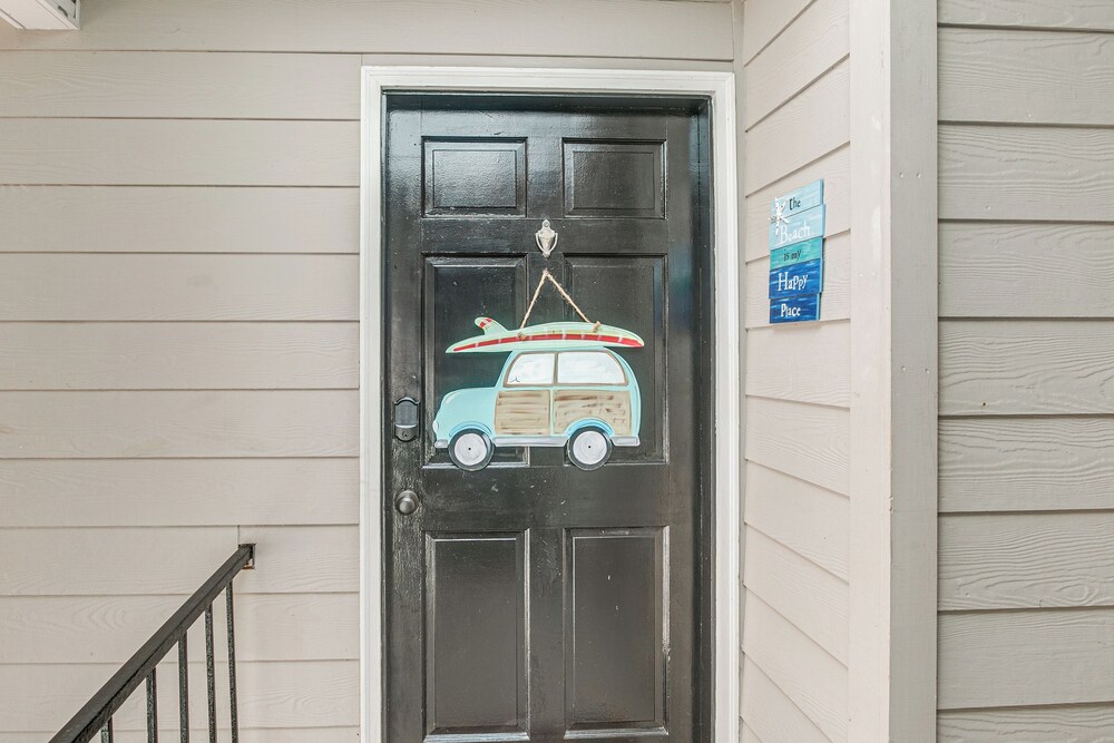 Condo w/ Amazing Amenities: 1 Mi to Beach! - Property Image 5
