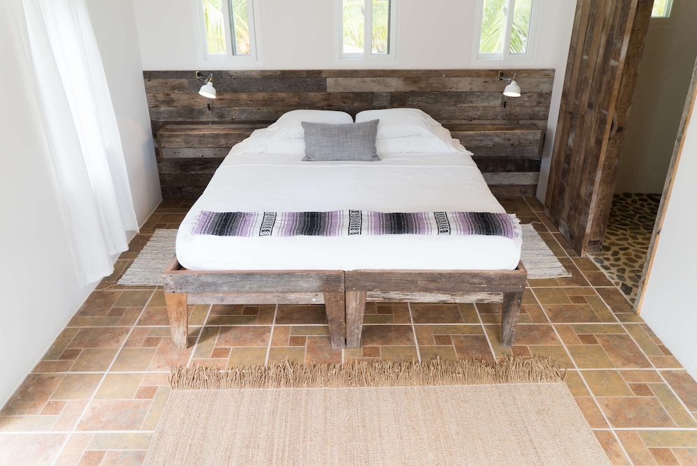 Thatch Caye, a Muy'Ono Resort