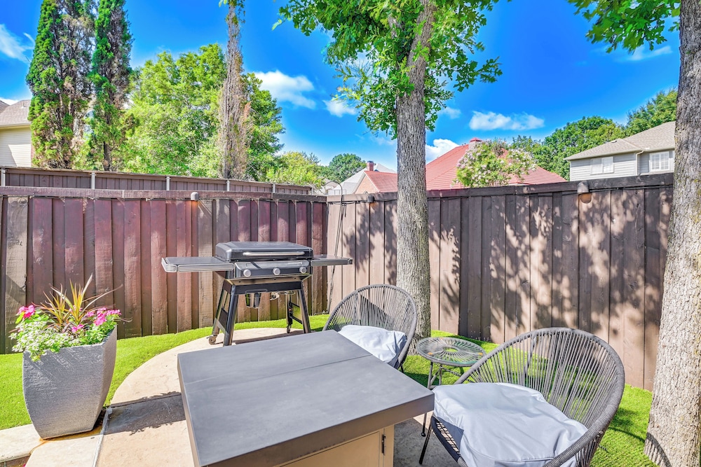 Relax By Pool, Soak in Hot Tub: Plano Home