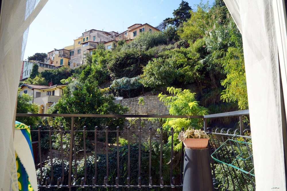Balcony Flat Near the Center by Wonderful Italy