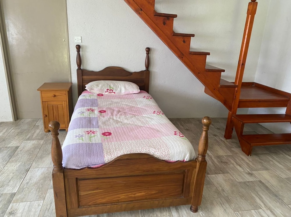 Stunning Private Cottage in the Heart of Nyanga - 2095