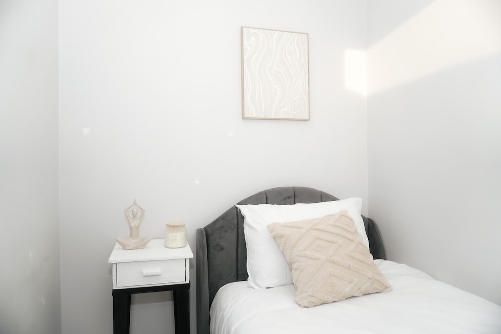 3 Bed-sleeps 7-garden-parking-town Centre
