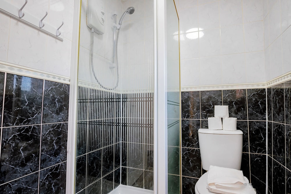 Host Stay Chestnut Residence