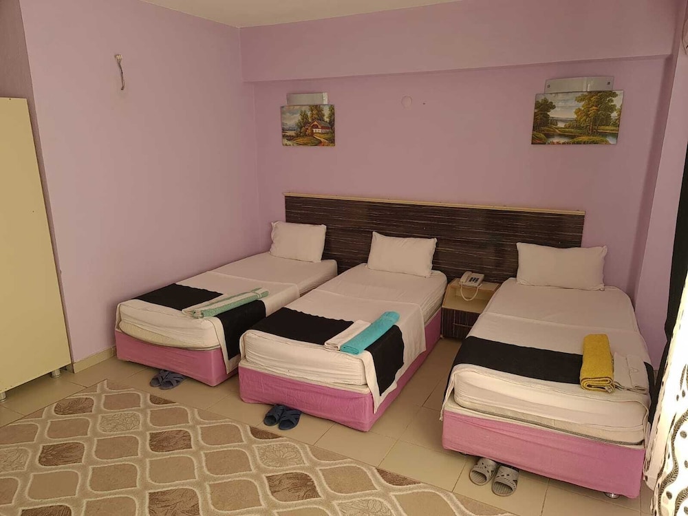 Hole Hotel