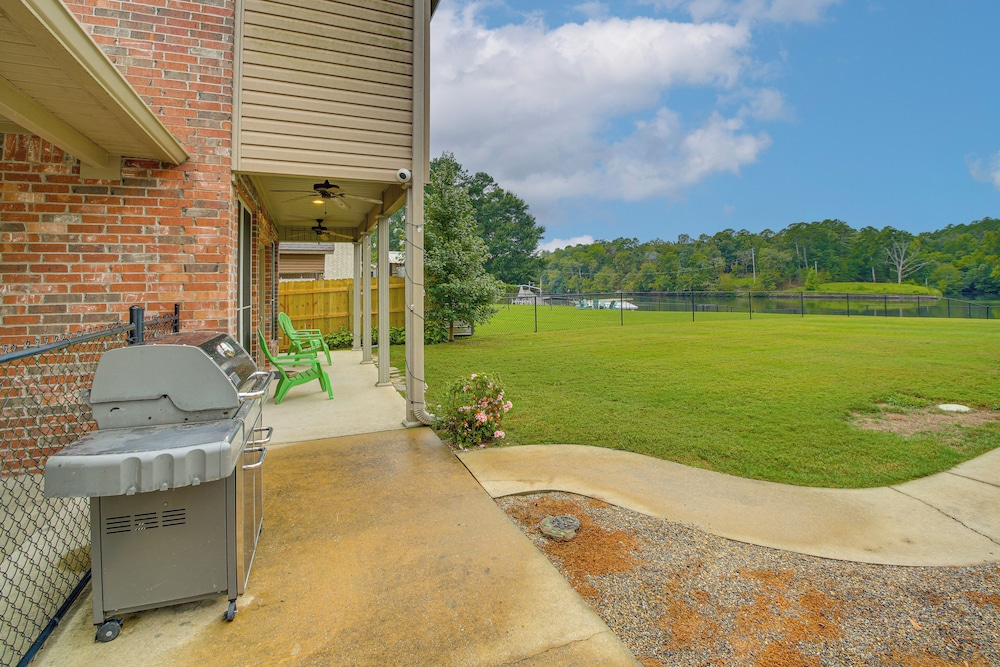 Tranquil Views: Riverfront Retreat in Hot Springs!
