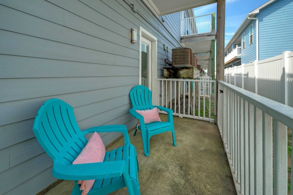 2 Coasta Bahia Condos Mins to the Beach + Pool & Golf Cart Zone