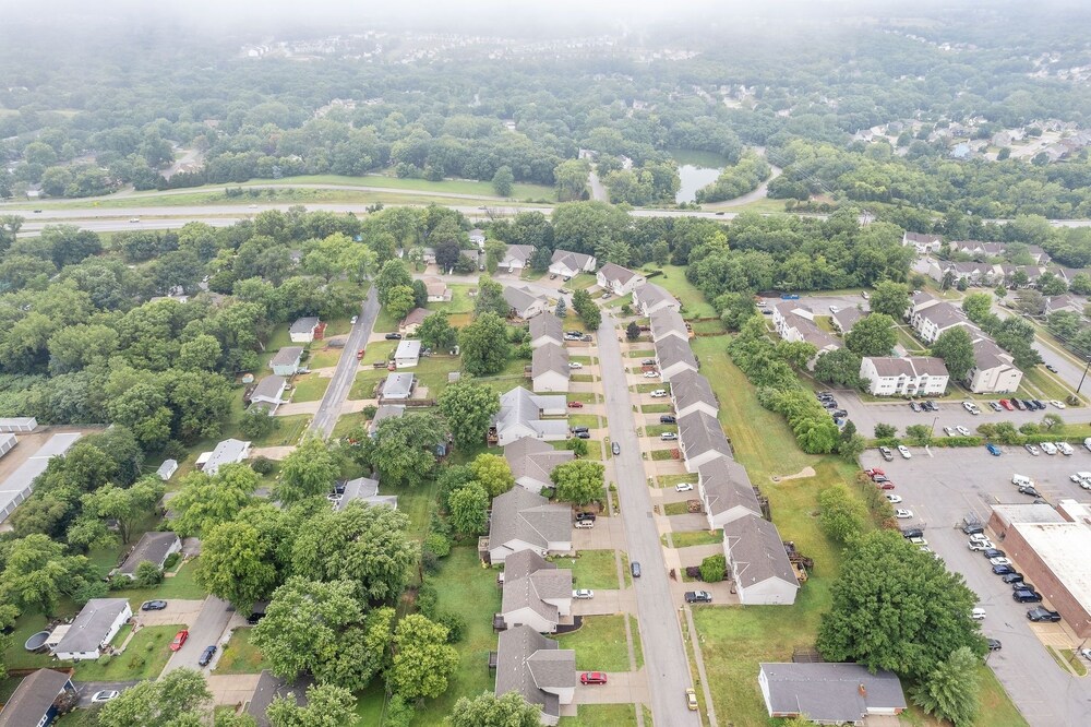 Beautiful Townhome 11 Minutes To Downtown 3 Bedroom Townhouse