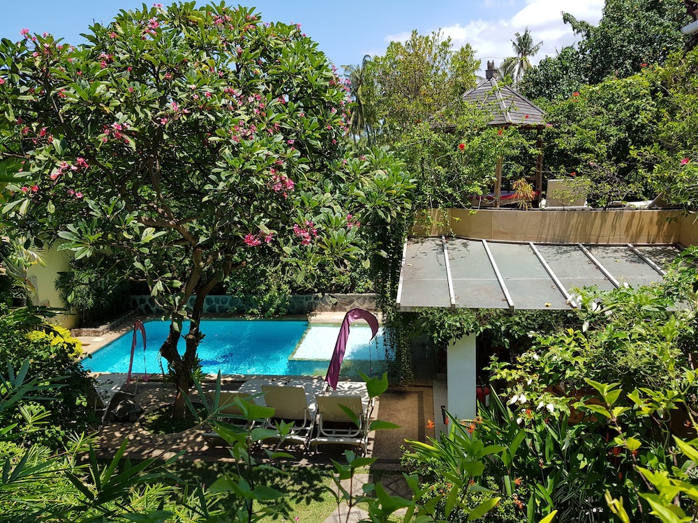 Villa Lumbalumba Banyualit view 3