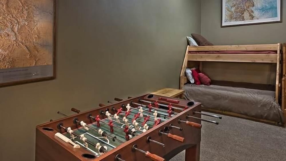 Creekside Chalet 6 BedroomHoliday home By Moving Mountains
