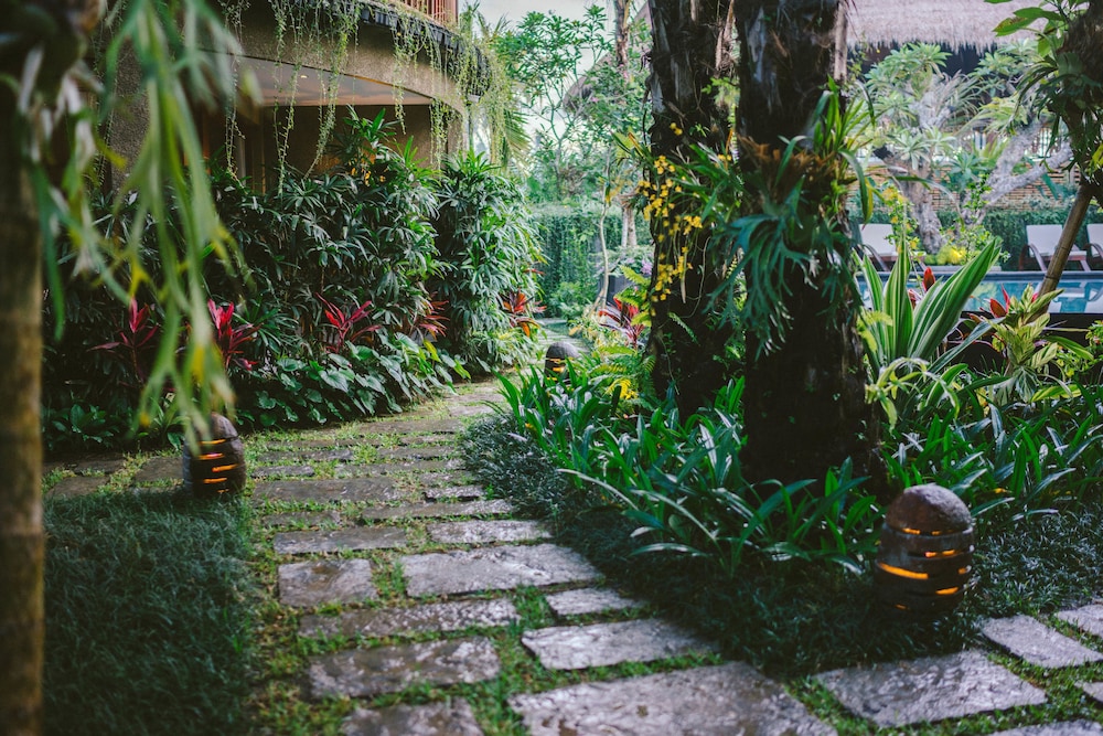Honai Resort