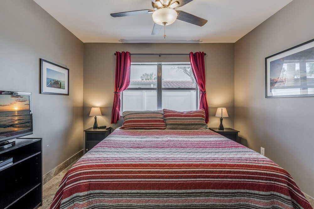 Summer Breeze 7 Bedroom Home by Redawning - Image 4