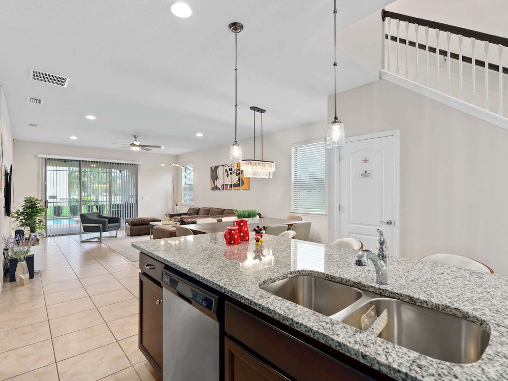 Family Fun Retreat Near Disney With Game Room & Themed Bedrooms