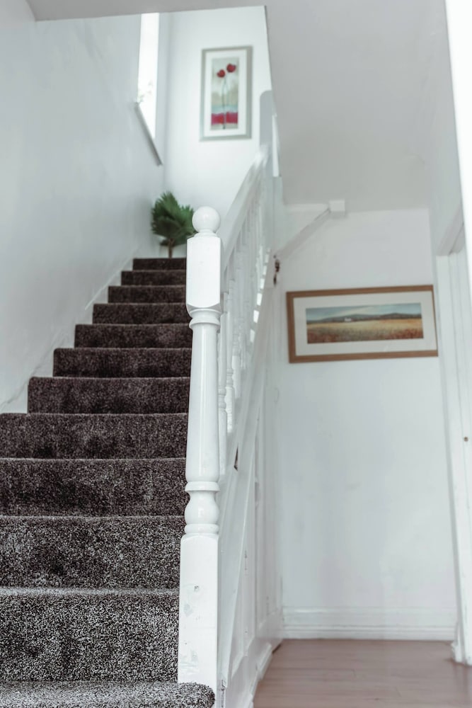 Cozy 3 Bedroom Home in Leeds, Perfect for Families and Groups