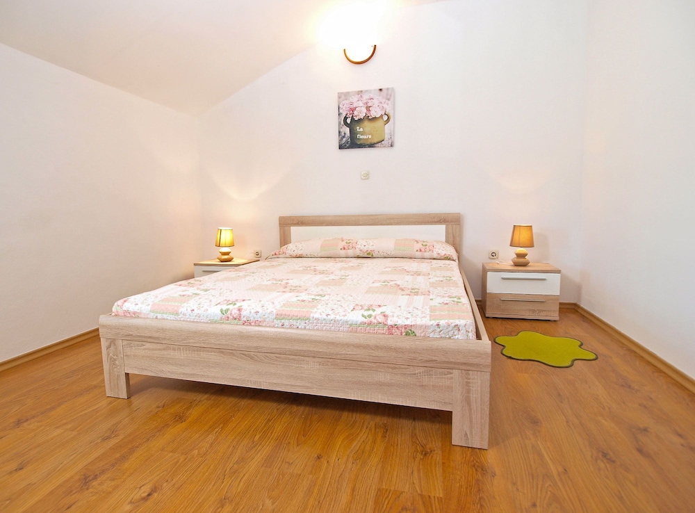 House 1277 view 2
