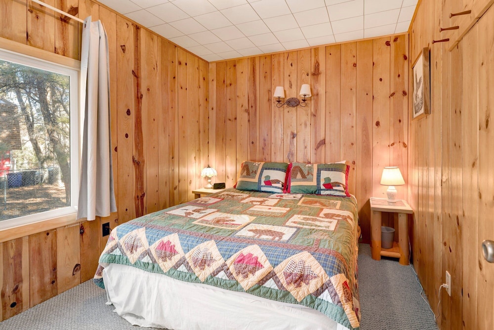 Cute and Cozy Cottage #2522