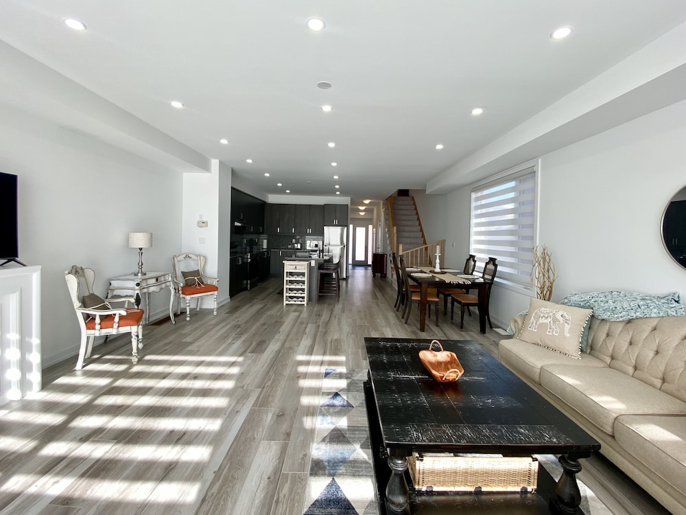 Luxurious Waterfront Residence