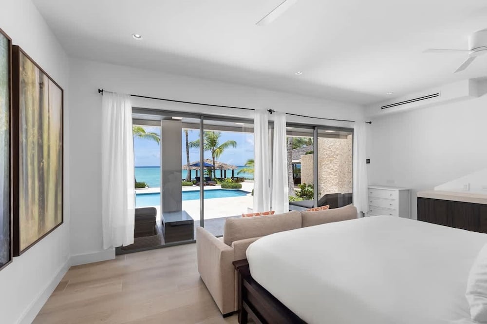 Newly Renovated Notos Cove Villa Property