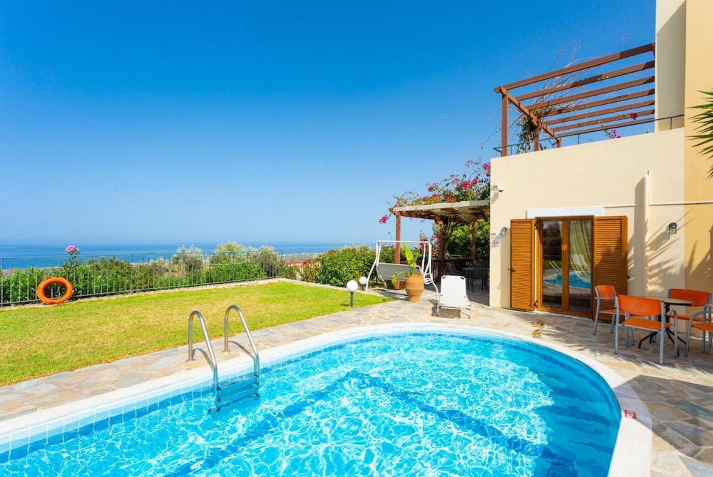 Maroulas Villas Collection