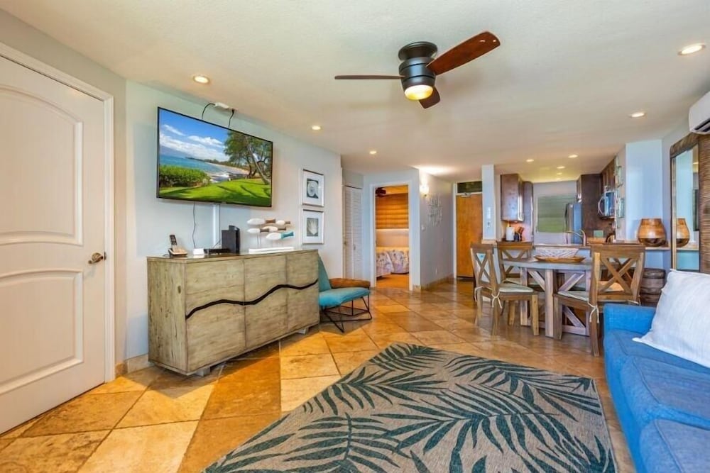 Royal Mauian, #114 2 Bedroom Condo by RedAwning view 4