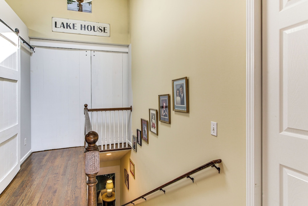 < 1 Mi to Marina: Fair Play Home on Lake Hartwell