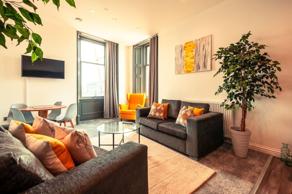 Maritime House - Luxury 2 Bed High Spec Apartment w Private Parking view 5