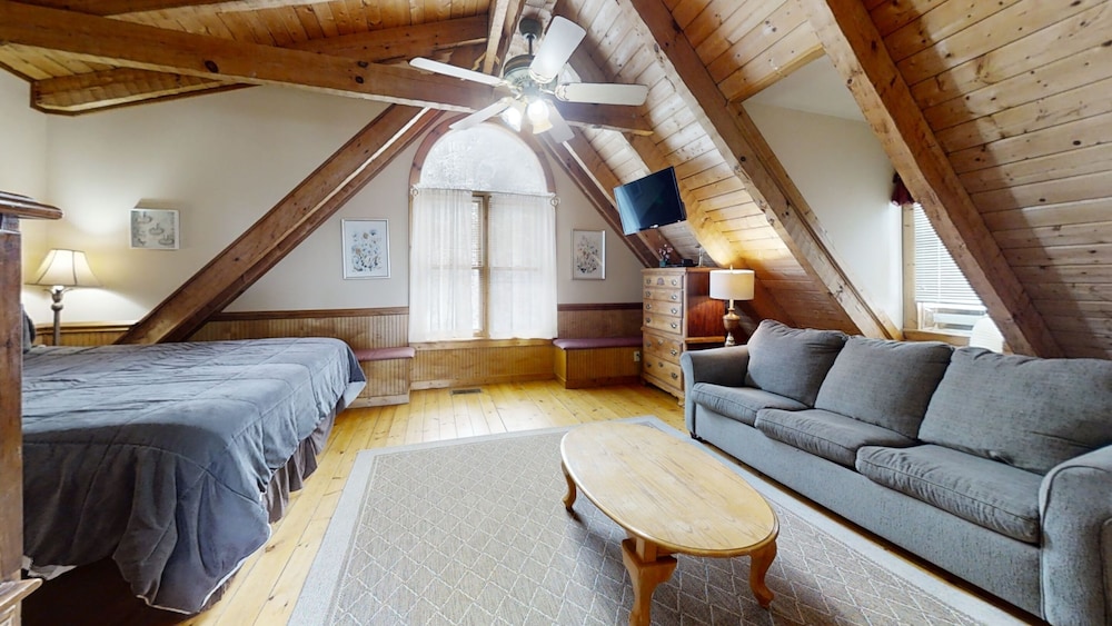 Sweet Scarlet Rose 4 Bedroom Cabin