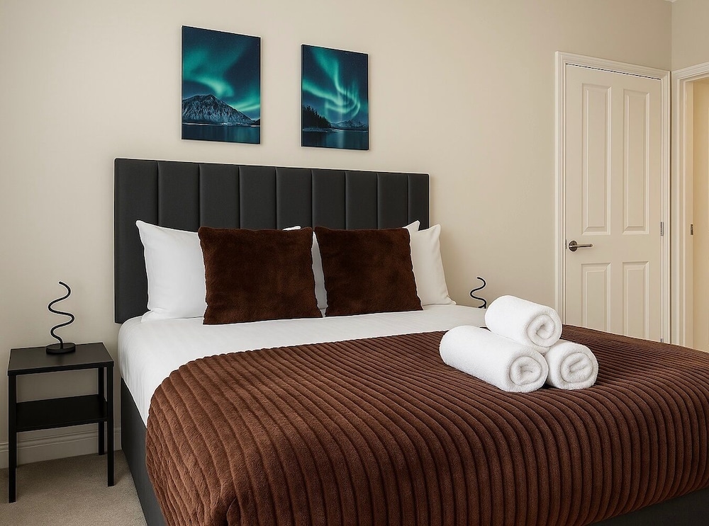 Cosy 4-bed - Sleeps 7, Garden & Pet-friendly