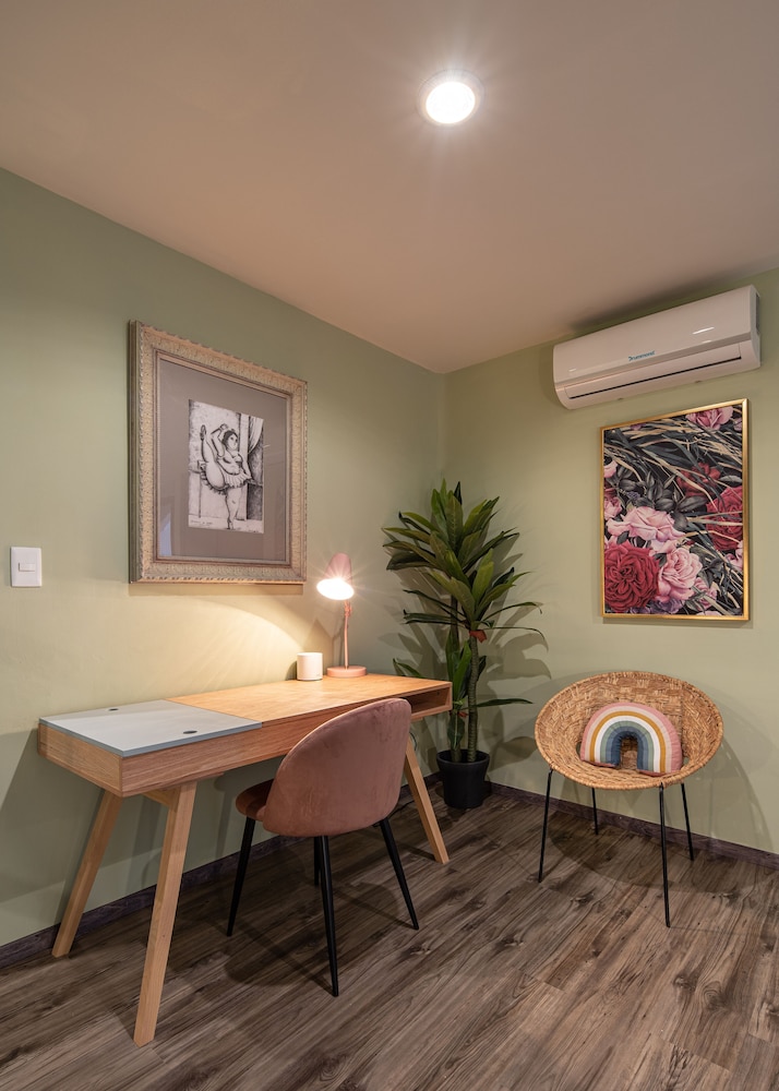 HOLT - Boutique 2BR Puente Viejo Residencial view 5